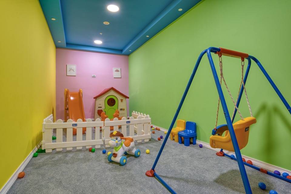 Dječija igrališta i bazen - image 4