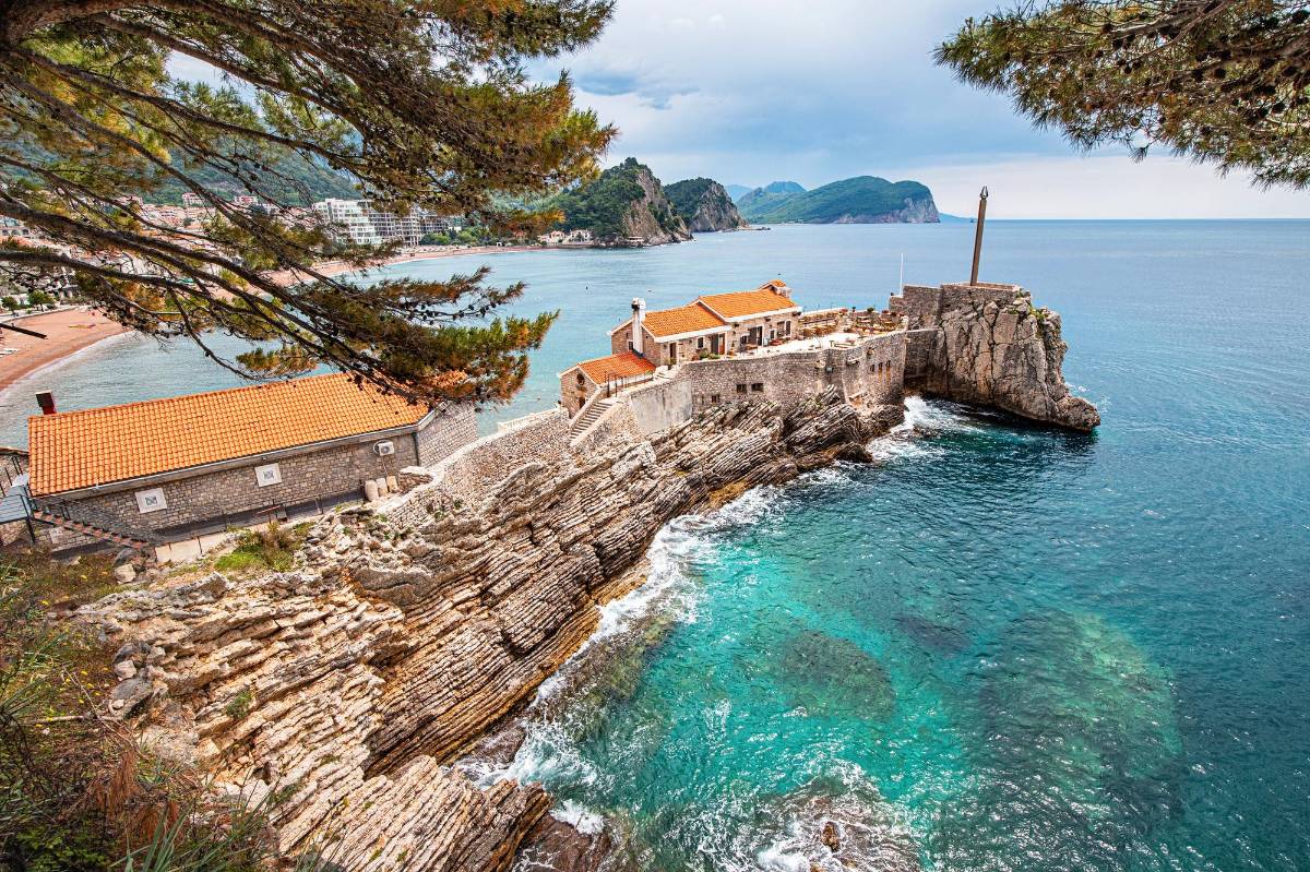 Zašto posjetiti Petrovac - 5 razloga zbog kojih ćete se zaljubiti u ovaj grad